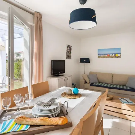 Vakantiehuis Well-kept 7 Km From The Beach Saint-Hilaire-de-Talmont