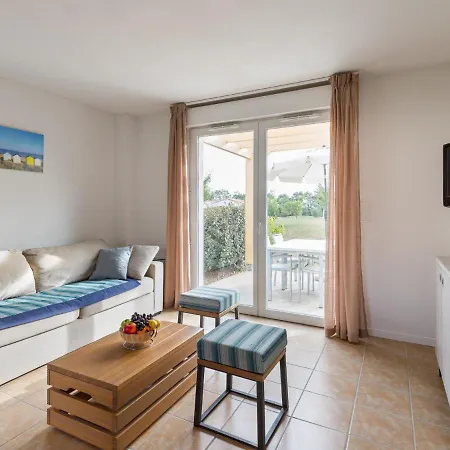 Well-kept 7 Km From The Beach Vakantiehuis