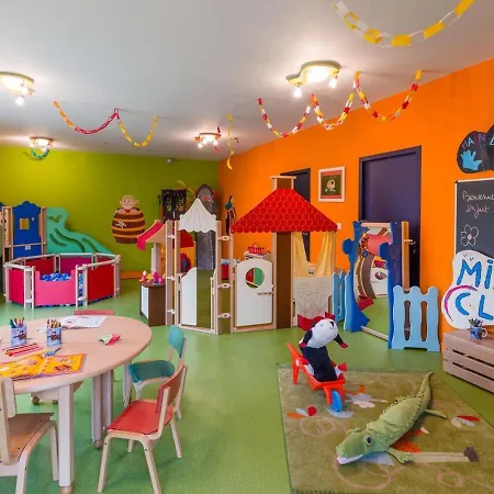 Well-kept 7 Km From The Beach Vakantiehuis